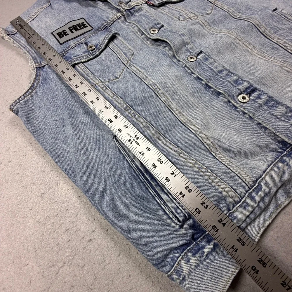 Levis Mens Denim Trucker Vest Light Wash Blue Be Free Cross Patch Large